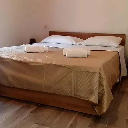 Casanuova Flat, Center *